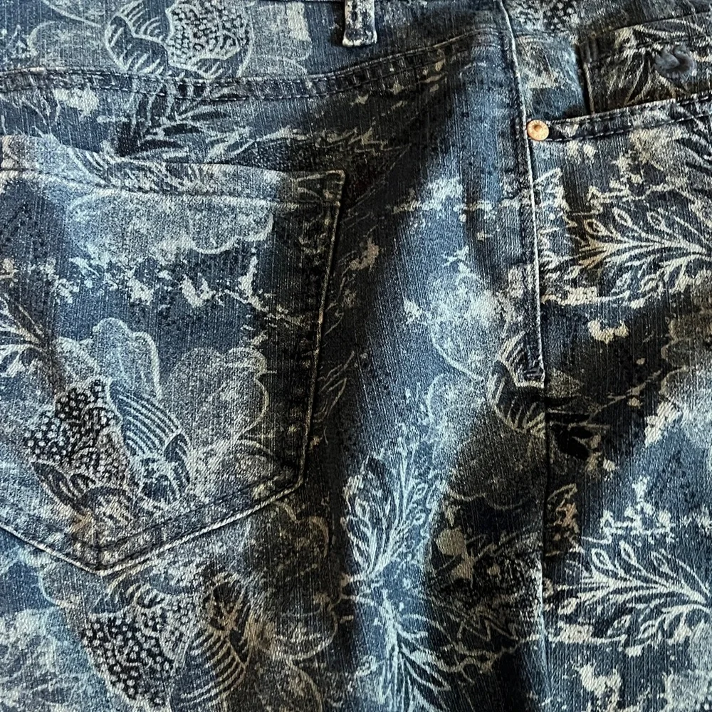 Floral Blue Jeans - Picture 3 of 4